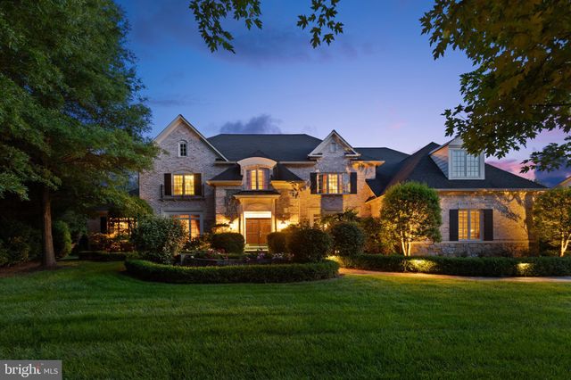 $3,195,000 | 8301 Fox Haven Drive | McLean