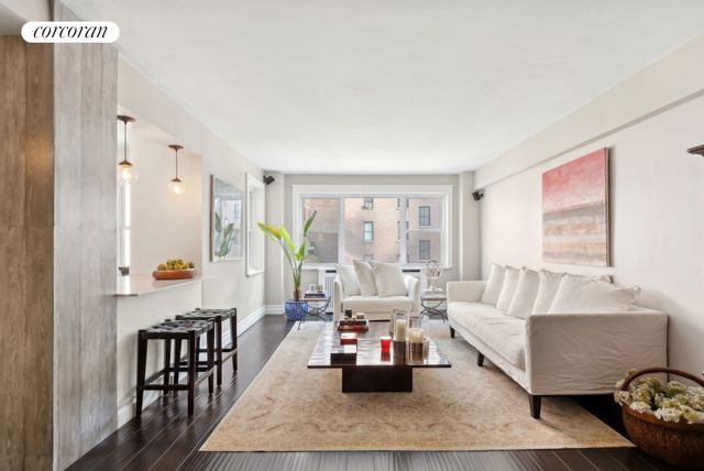 $930,000 | 136 East 76th Street, Unit 7C | Lenox Hill