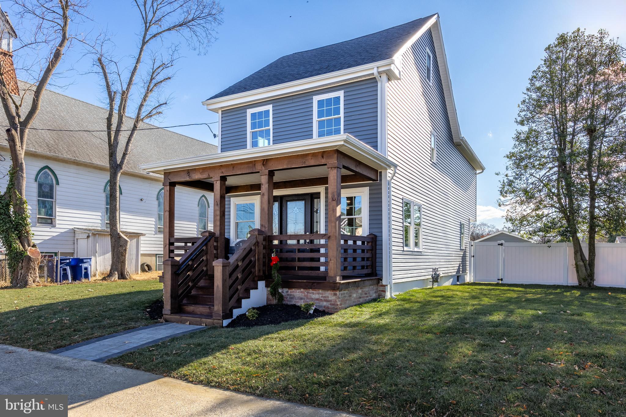 a view of house with a yard