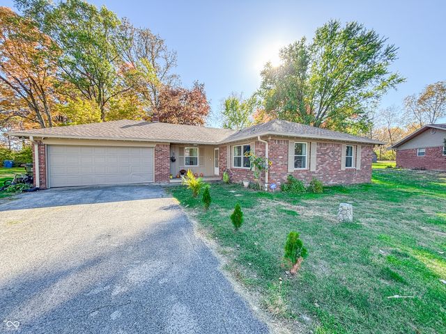 $285,000 | 3211 Sharon Drive | Buck Creek Township - Hancock County