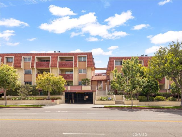 $810,000 | 950 Main Street, Unit 203 | South Bay