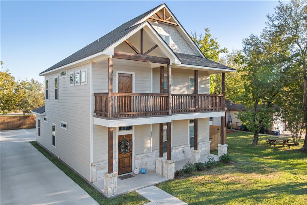 View of front of house featuring a porch, a front