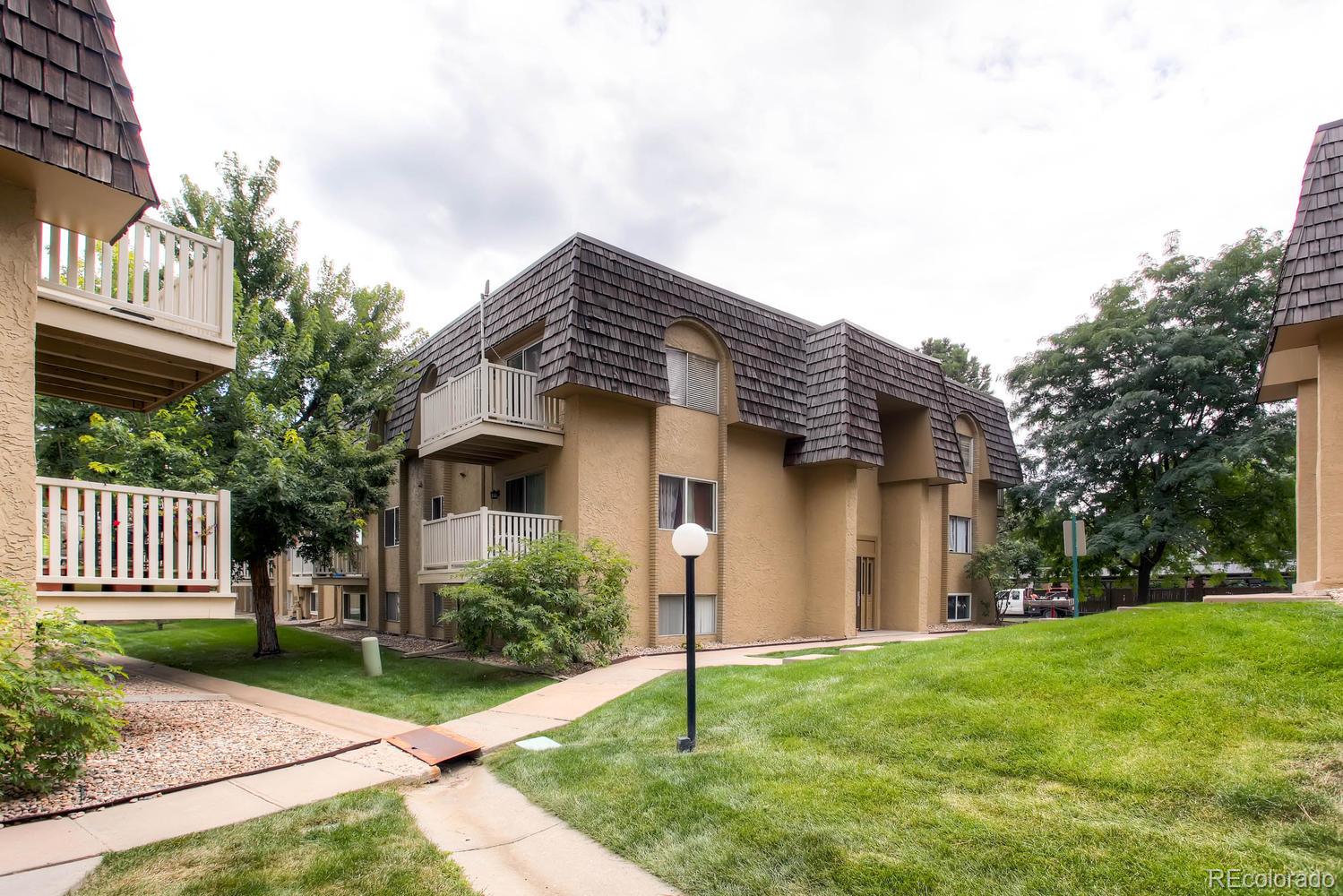 a view of house with a yard