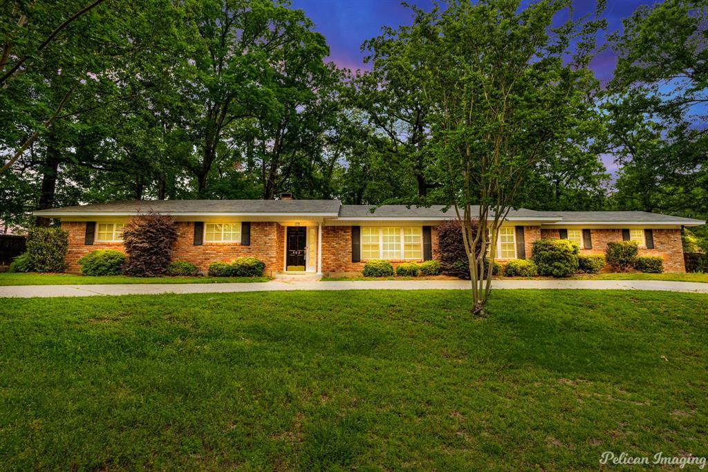 a view of a house with a backyard