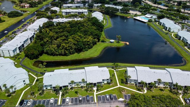 $2,100 | 1005 Green Pine Boulevard, Unit E2 | The Villages of Palm Beach Lakes