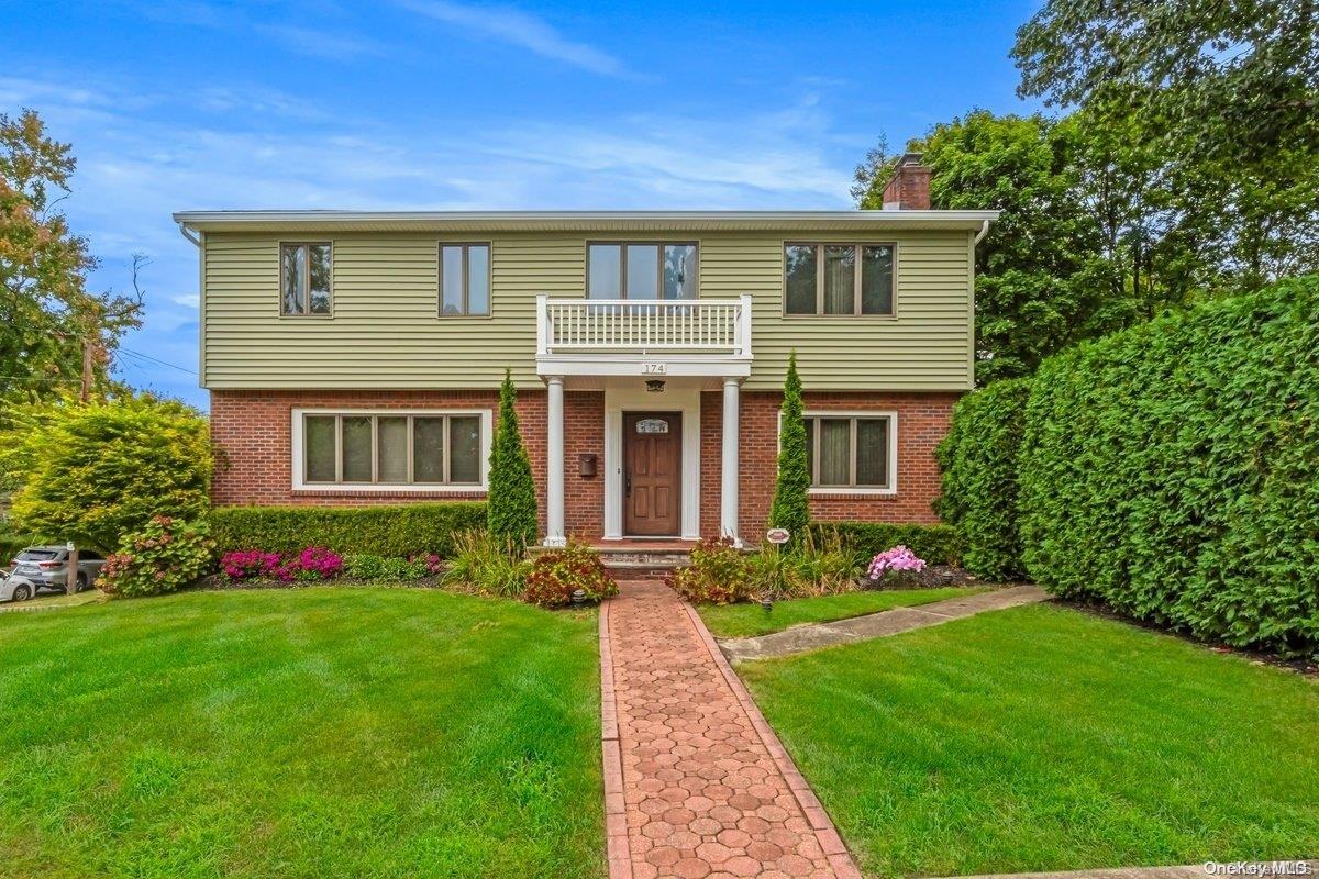 174 ONDERDONK AVE MANHASSET, NY