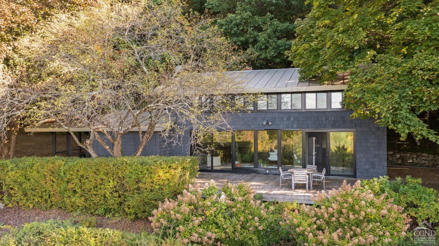 a view of a house with backyard and sitting area