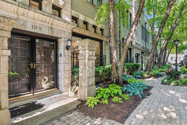 $1,399,000 | 123 West Oak Street, Unit N | Near North Side