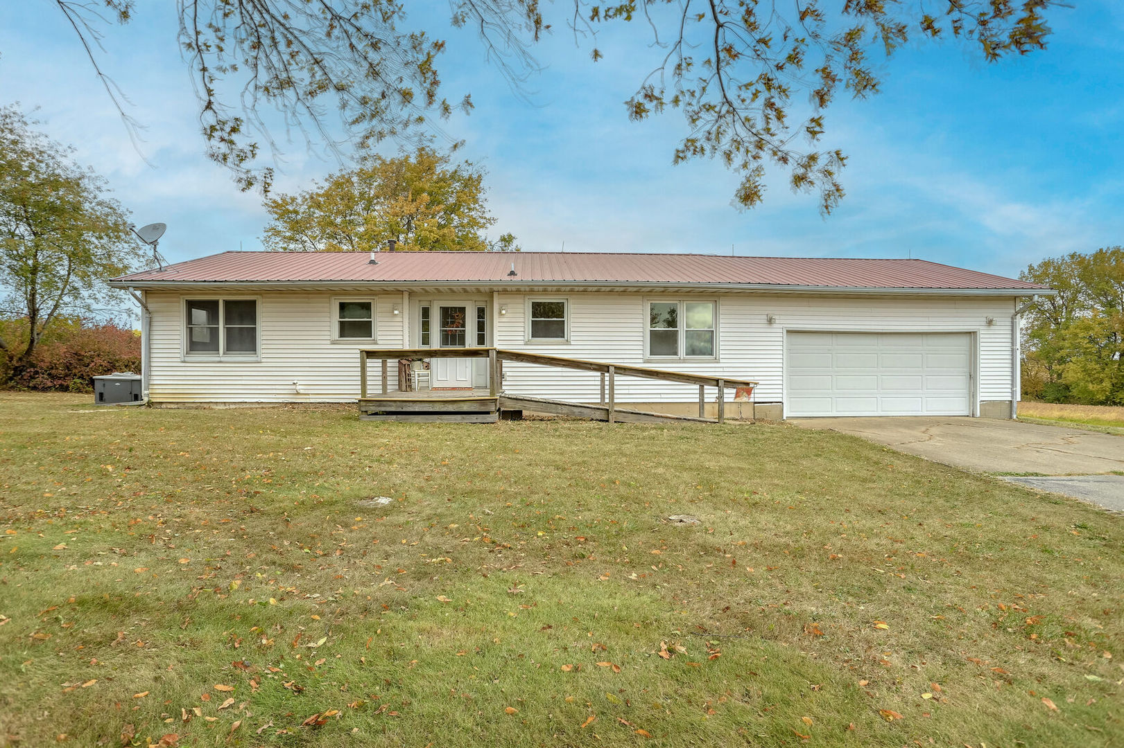 a view of a house with a backyard