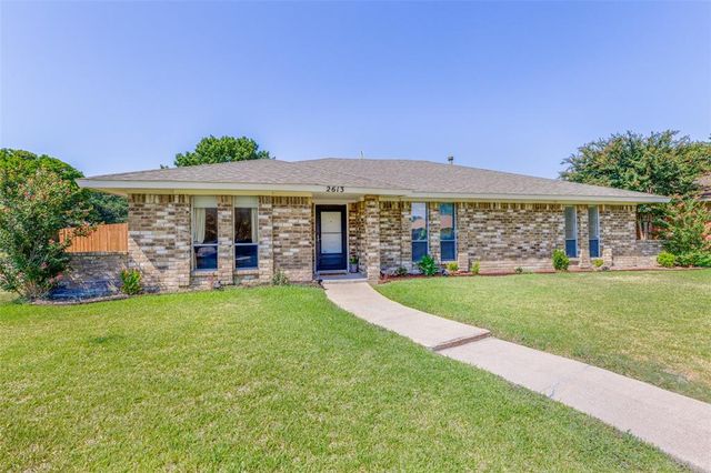 $465,000 | 2613 Flagstone Drive | Caddo Park