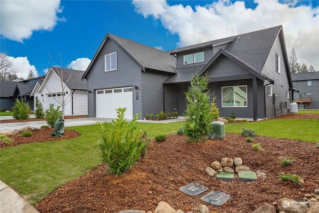 $665,000 | 2877 Hazelwood Drive | Blaine