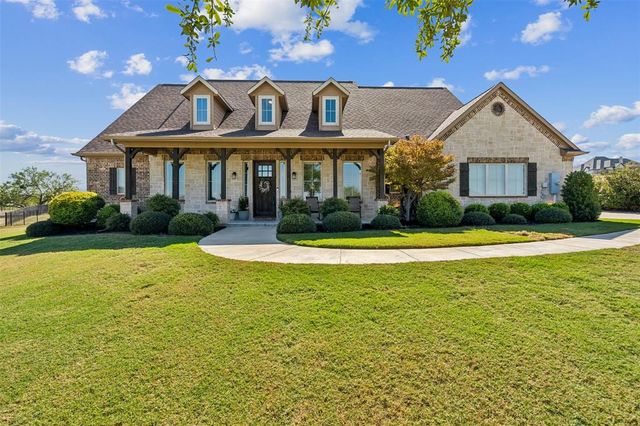 $899,900 | 220 Bearclaw Circle