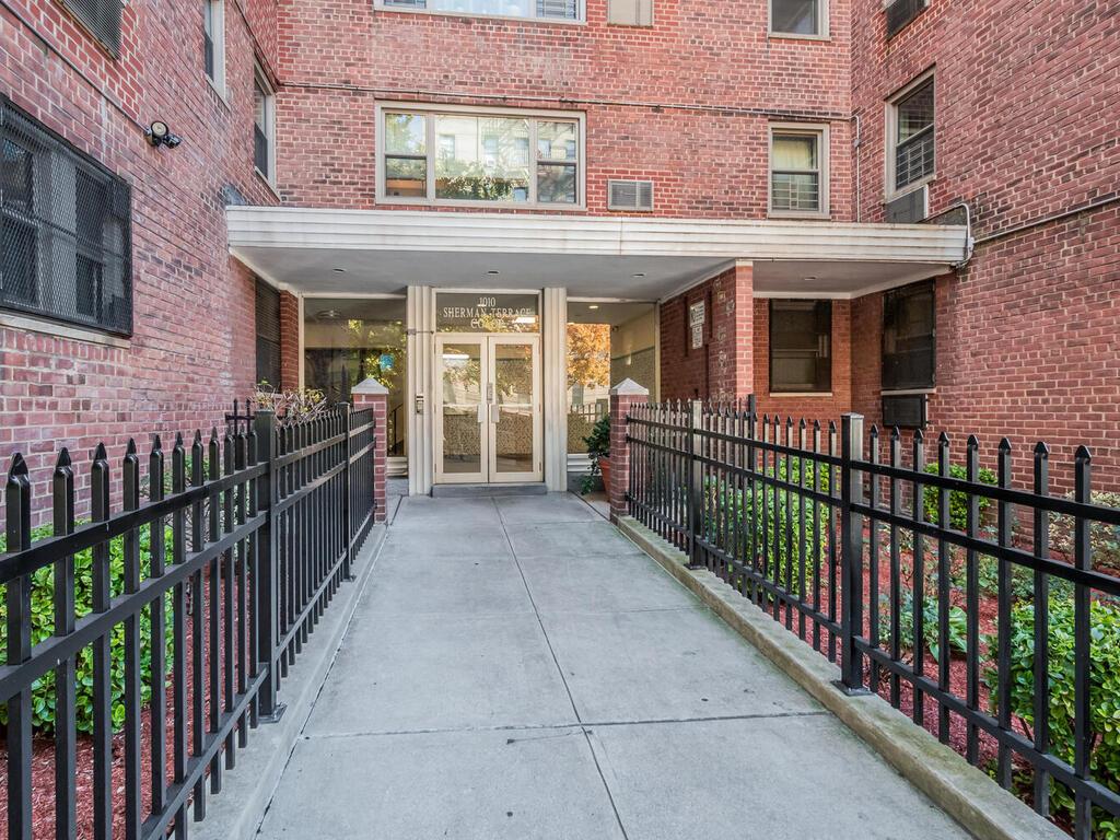 a view of a brick building with a balcony