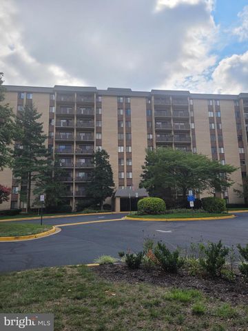 $239,900 | 3101 South Manchester Street, Unit 404 | Woodlake Towers