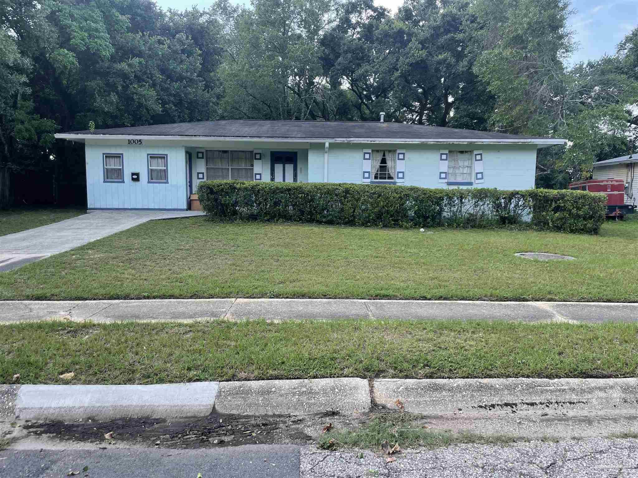 a view of a house with a yard