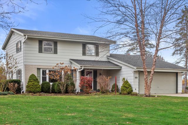 $399,900 | 5600 South St Marys Drive | New Berlin