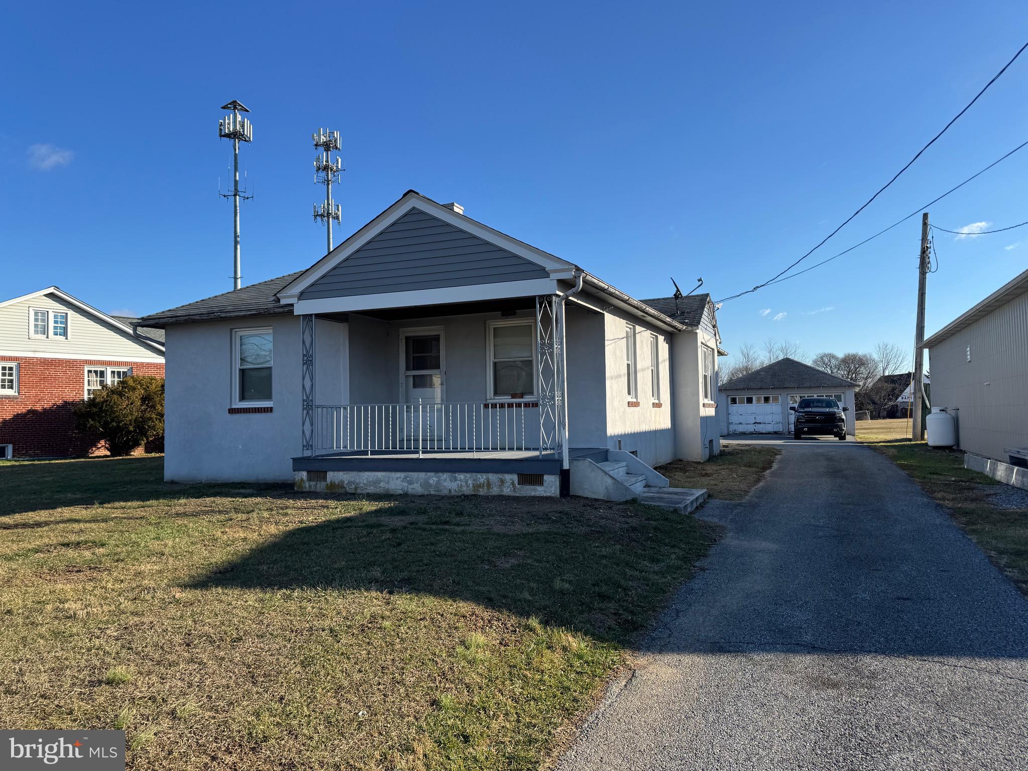 a view of a yard in front of a house