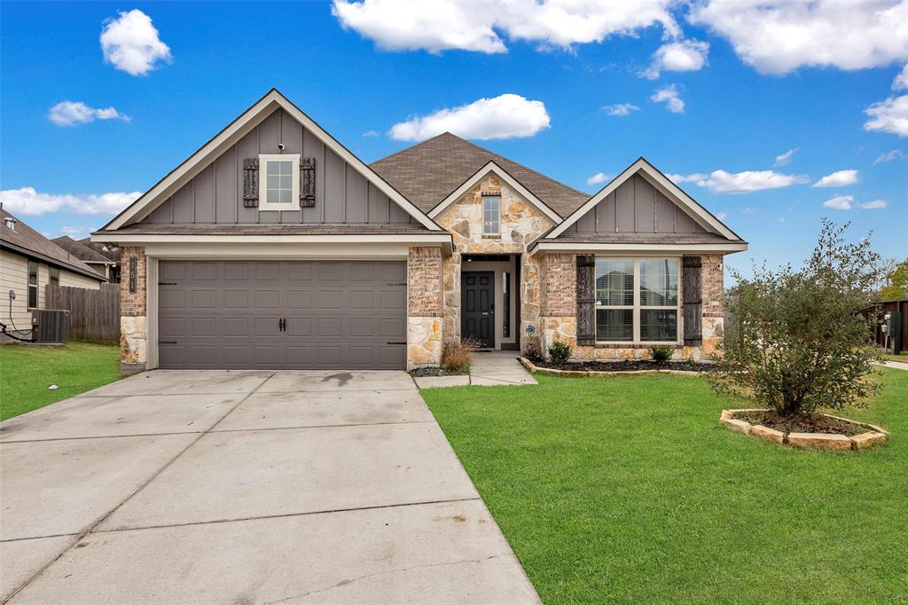 Welcome to 151 Scenic Hills Ct in The Hills of Town Creek Community Montgomery Tx.