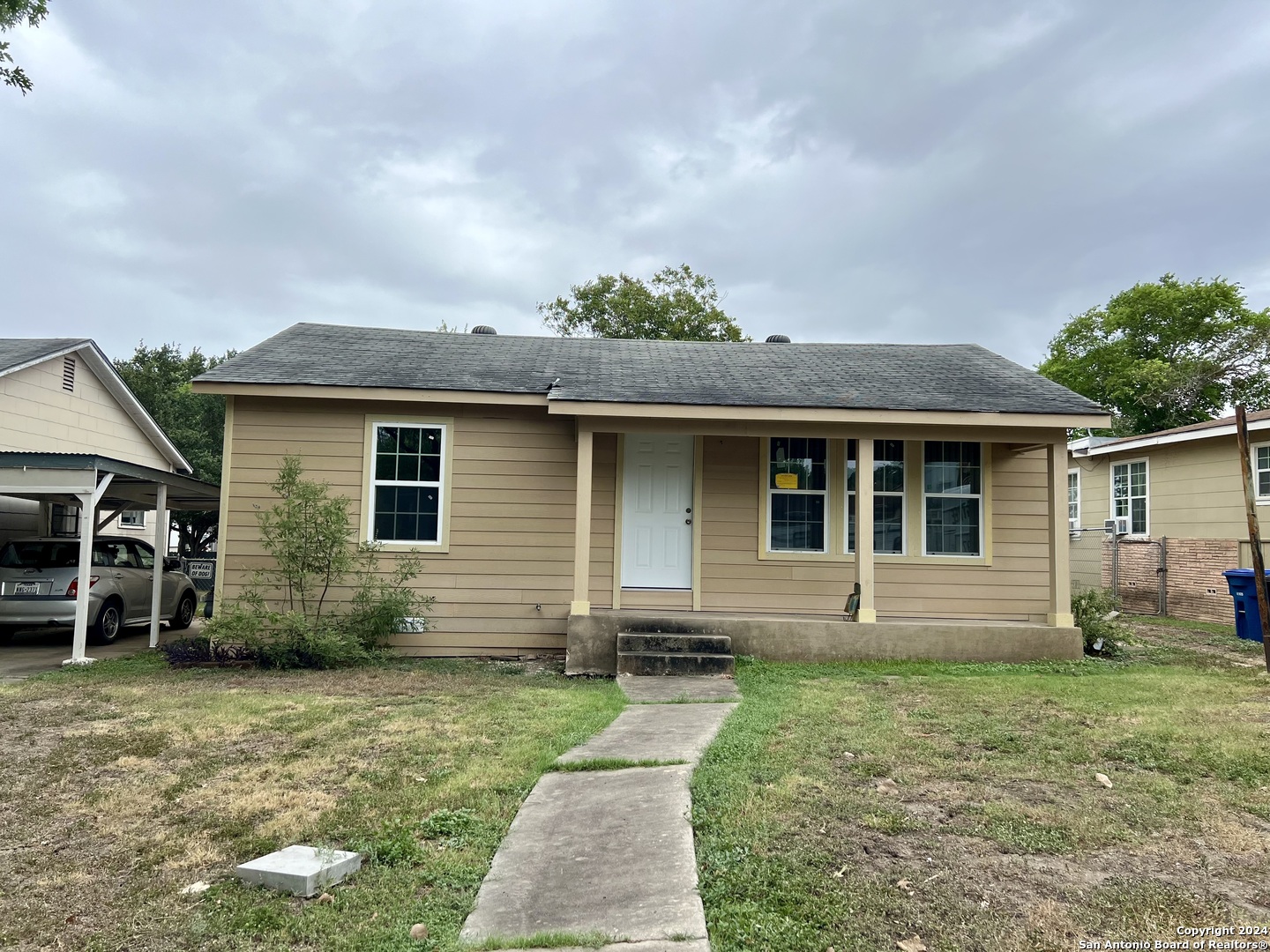 front view of house with a yard