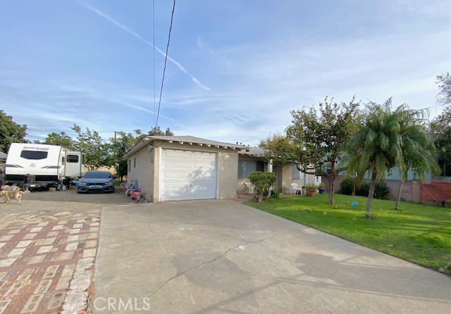 a view of a house with a yard and garage