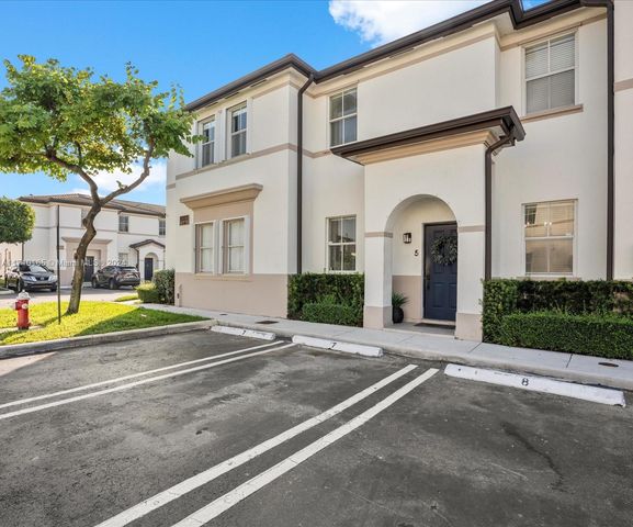 $465,000 | 8001 West 36th Avenue, Unit 5 | Hialeah