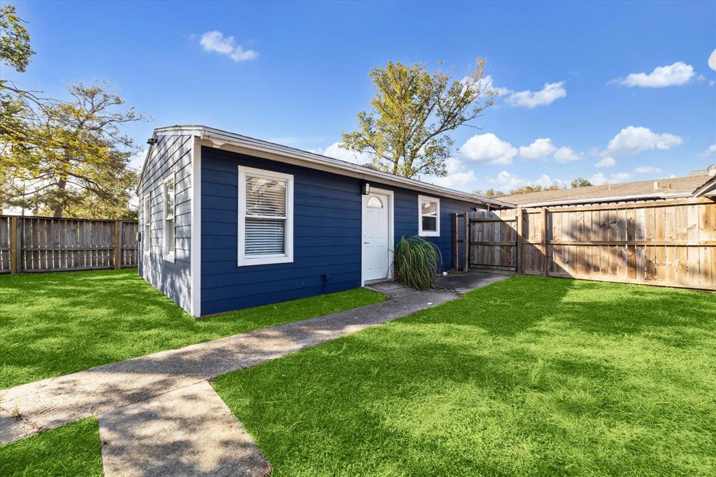 a view of a back yard of the house