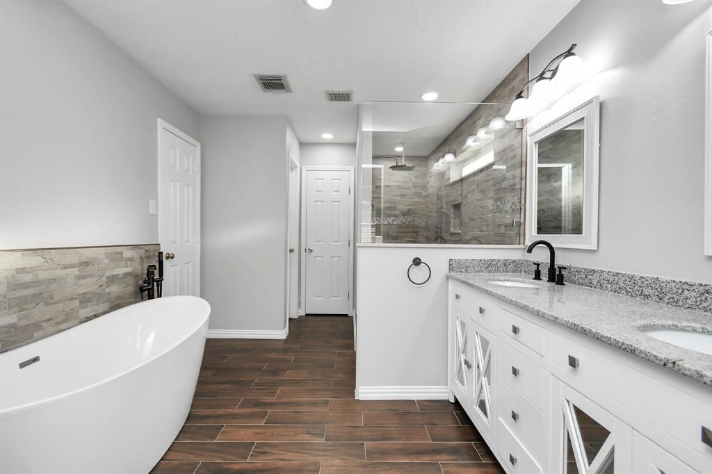 Welcome to 2146 Longwood Drive! Experience the en-suite bathroom, featuring dual sinks, an oversized soaking tub, and a separate walk-in shower. This private space serves as a true retreat! Also features granite countertops.