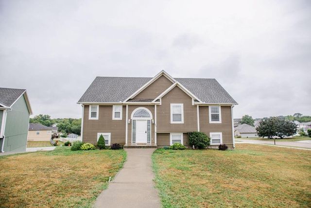 $325,000 | 442 Redbud Court | Warrensburg