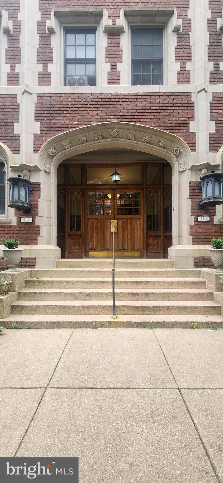 a view of a building entrance