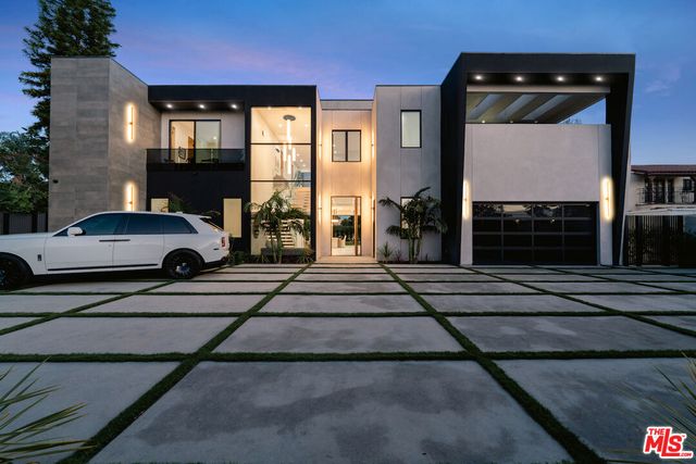 $5,999,950 | 13016 Chandler Boulevard | Sherman Oaks