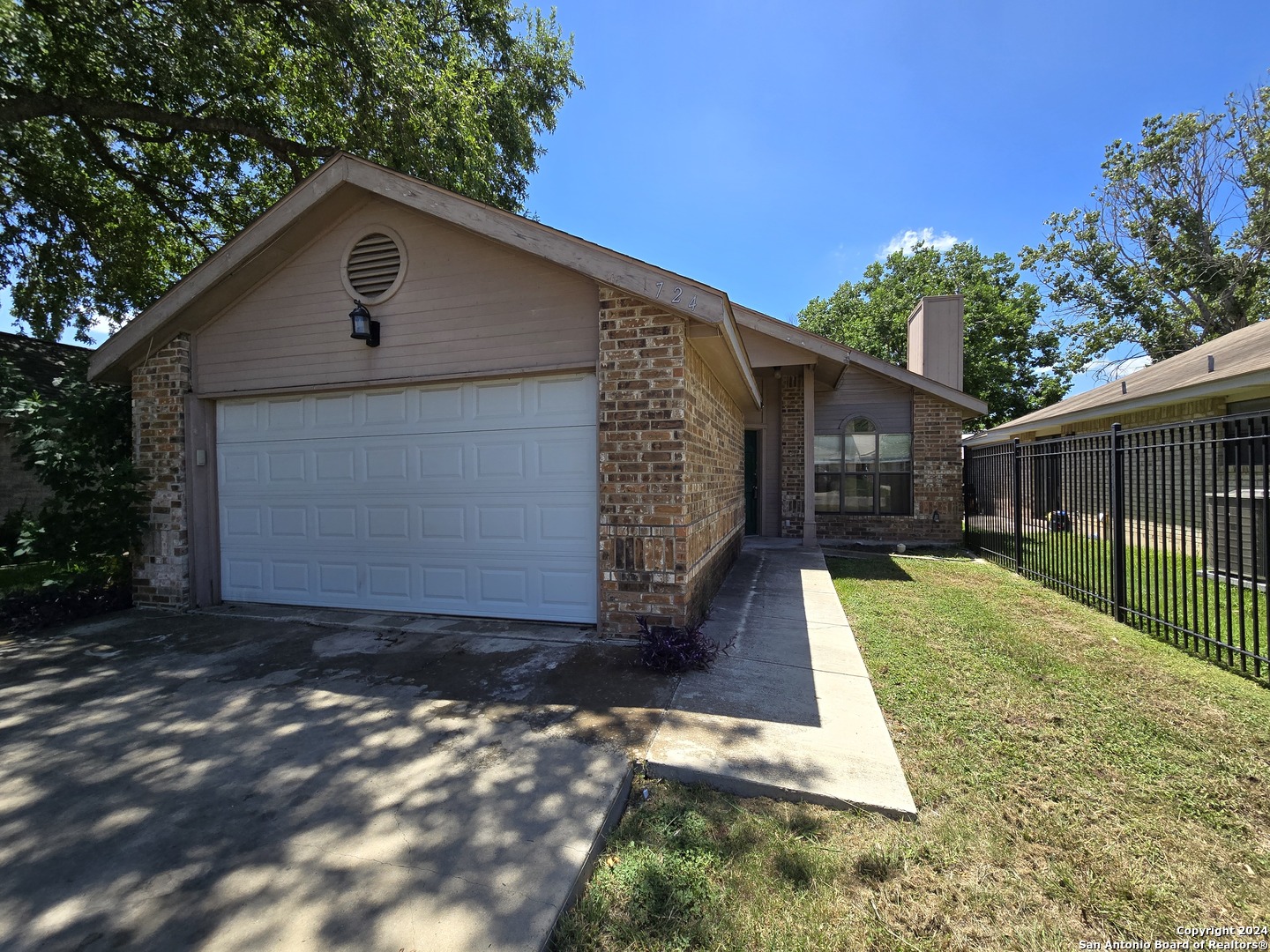 a front view of house with yard