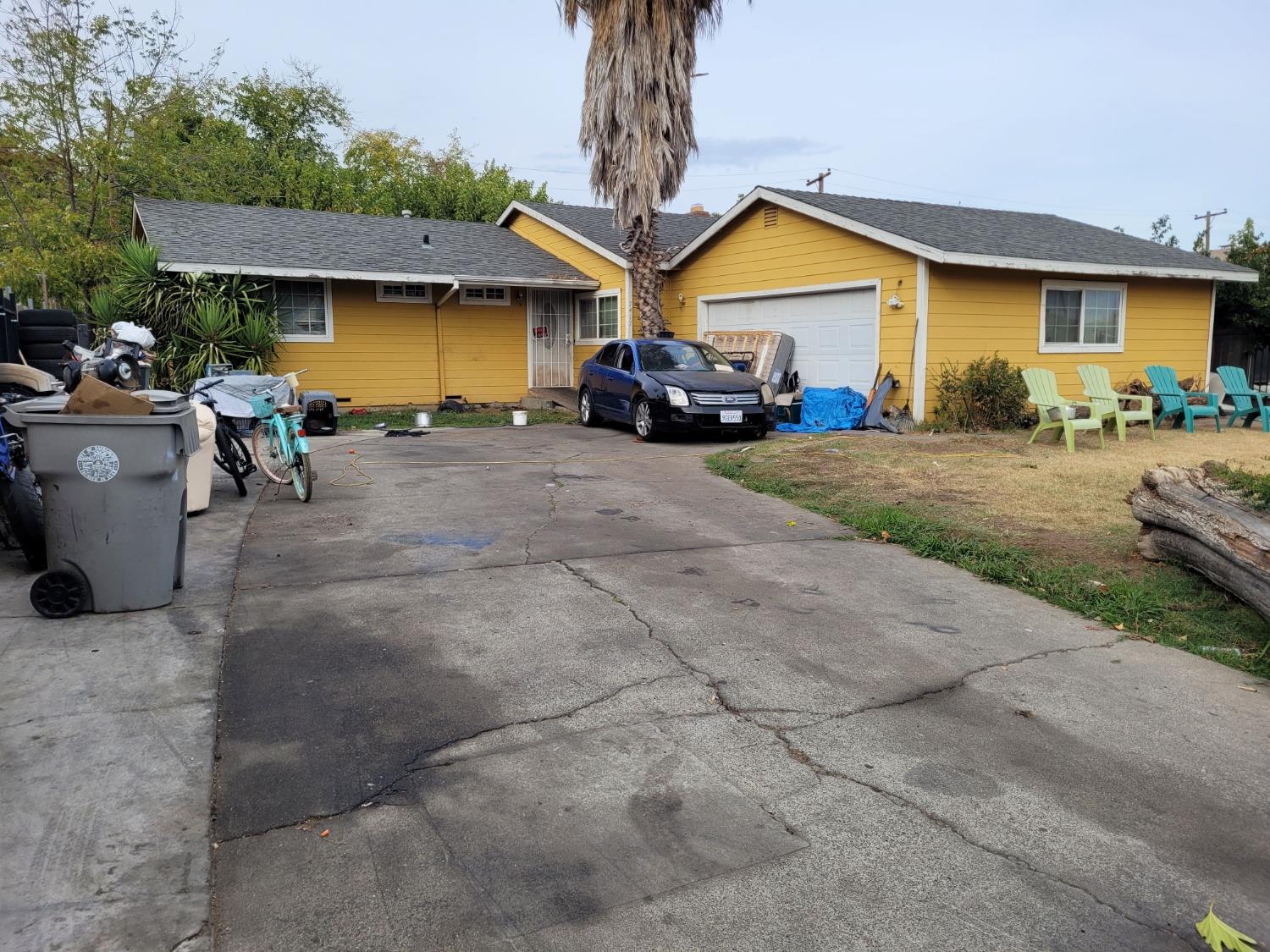 a view of house and outdoor space