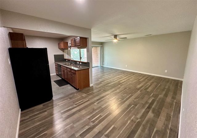 $170,000 | 526 E Avenue, Unit D | Grand Prairie