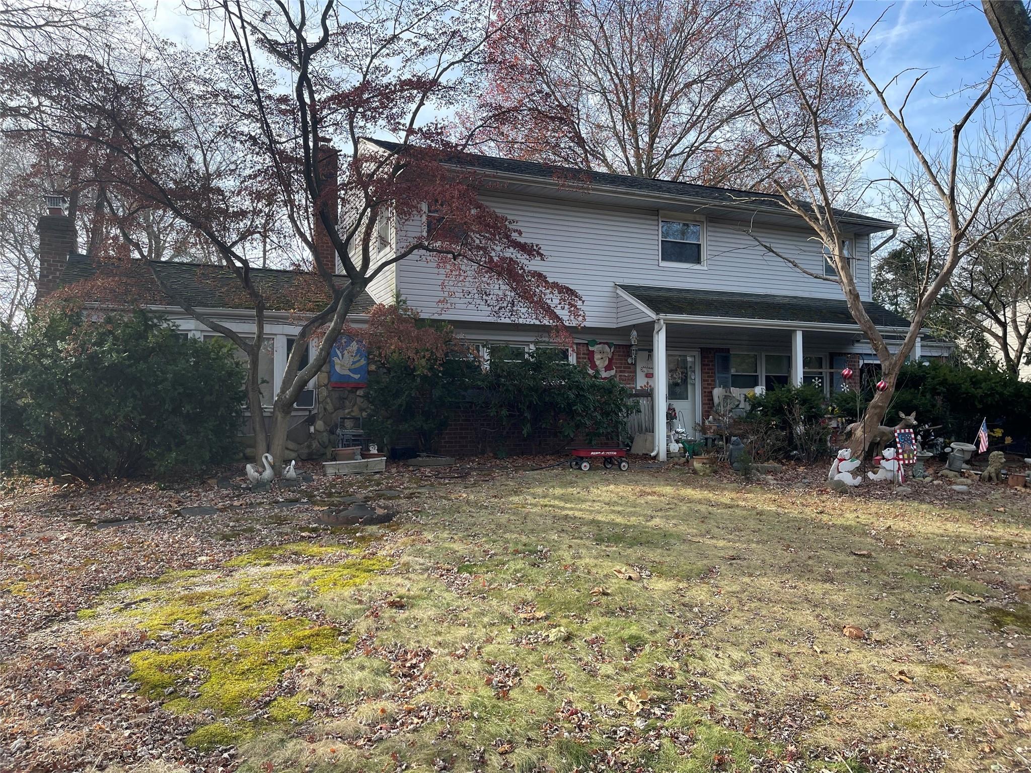 Front view of house featuring a yard