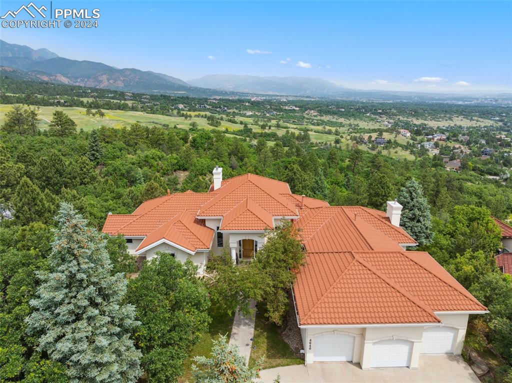 Bird's eye view with a mountain view