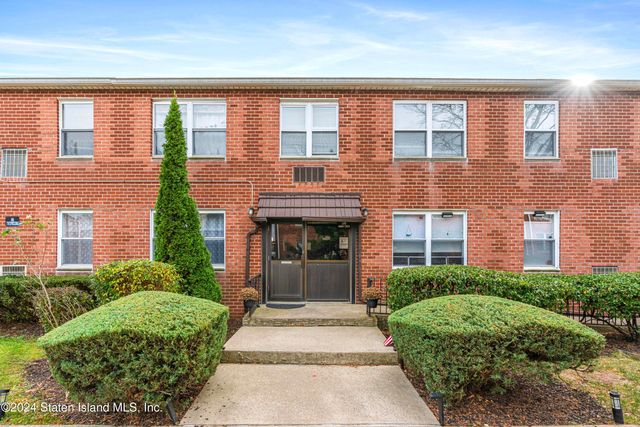 $299,999 | 28 Fenway Circle, Unit 13 | Eltingville