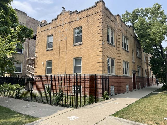 $2,300 | 3935 West Altgeld Street, Unit A | Logan Square