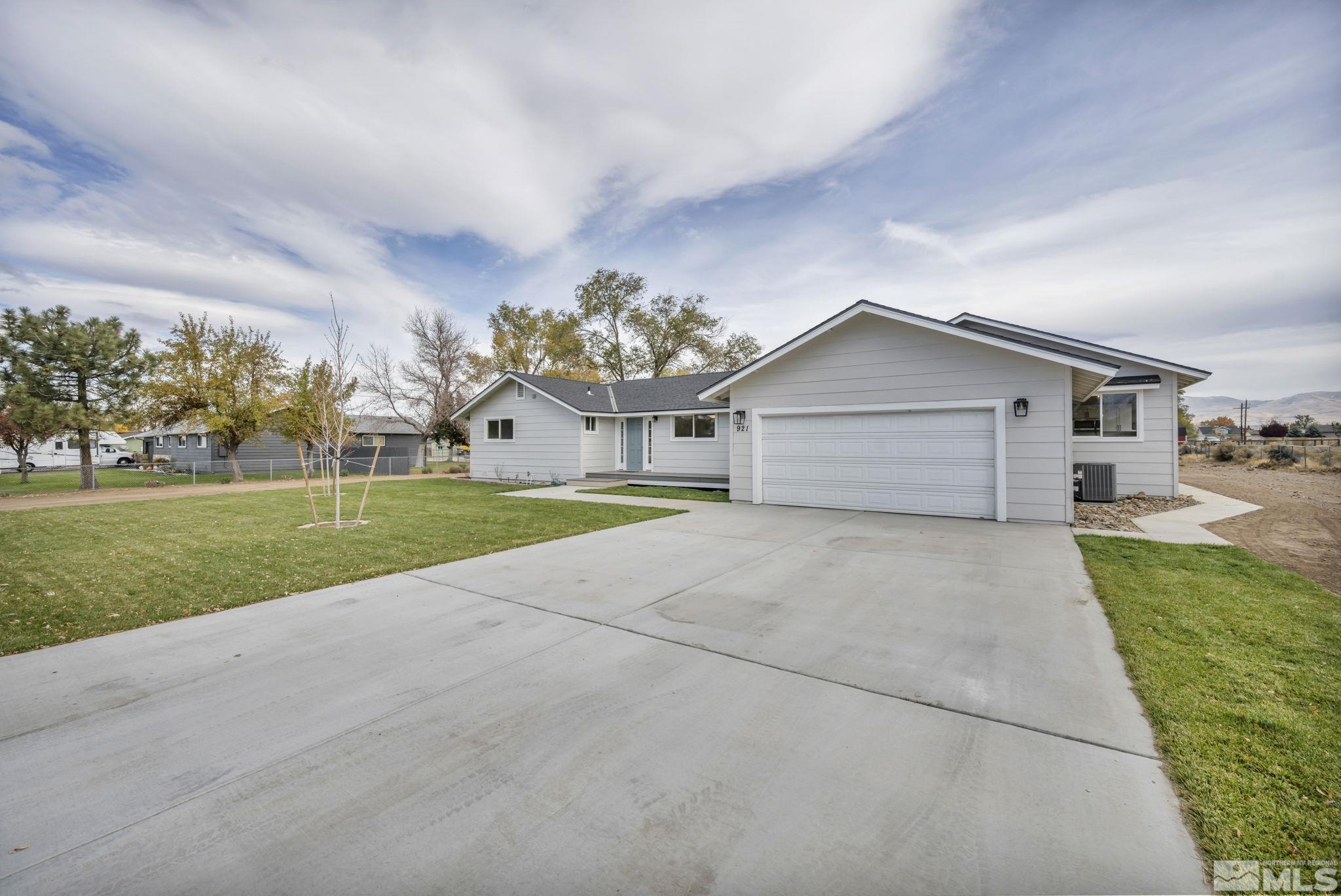 a view of a house with a yard