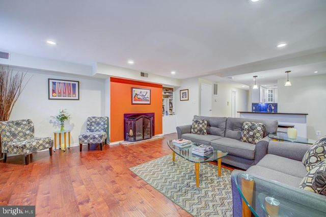 $465,000 | 924 Spruce Street, Unit LL1 | Washington Square West