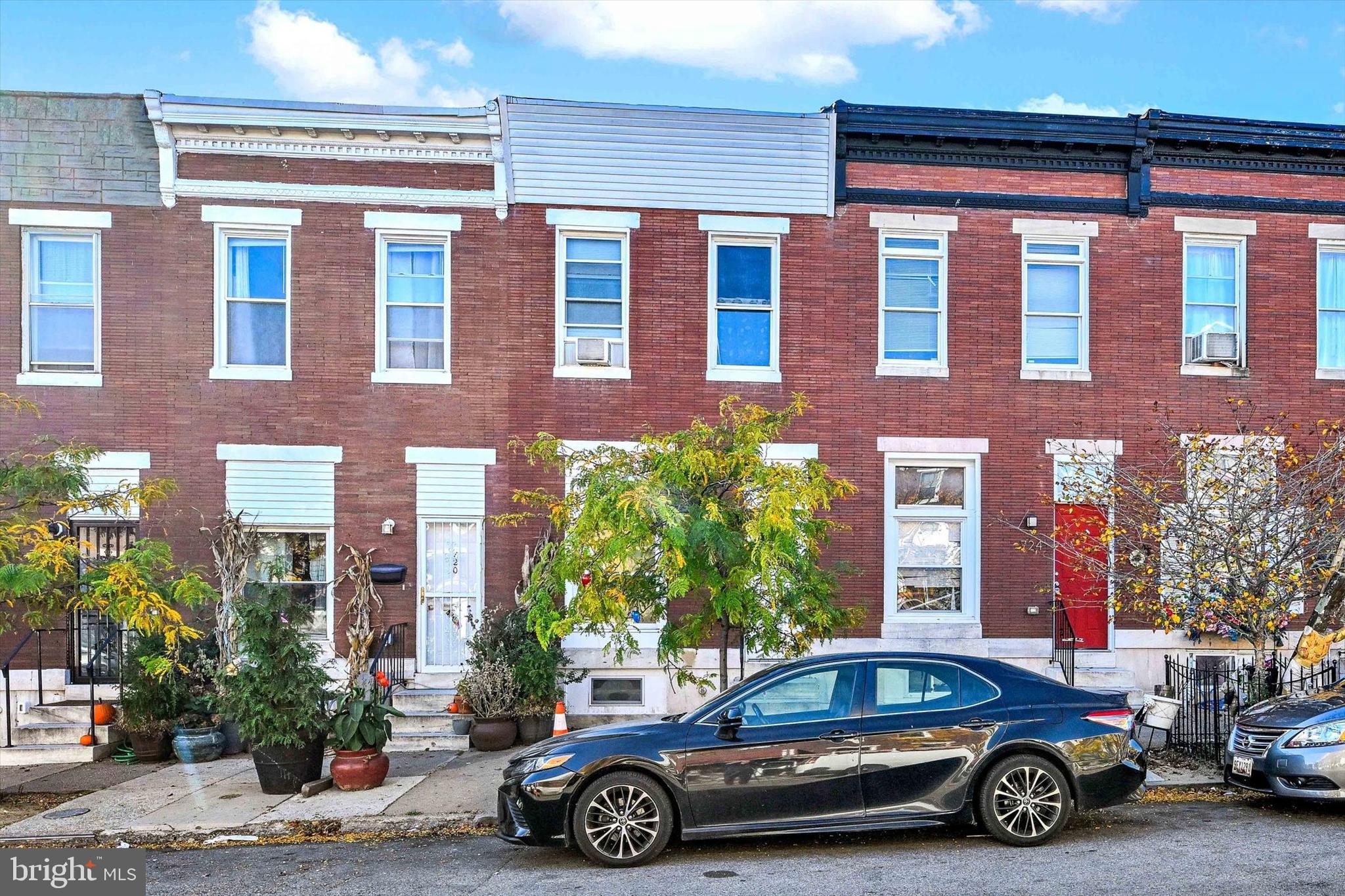 a car parked in front of a building