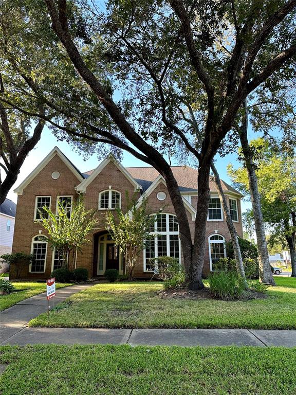 Beautiful 2 stories home with mature trees