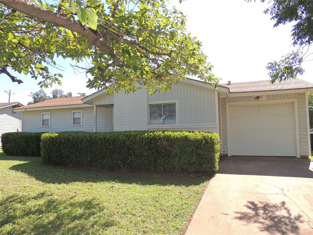 a view of a back yard of the house