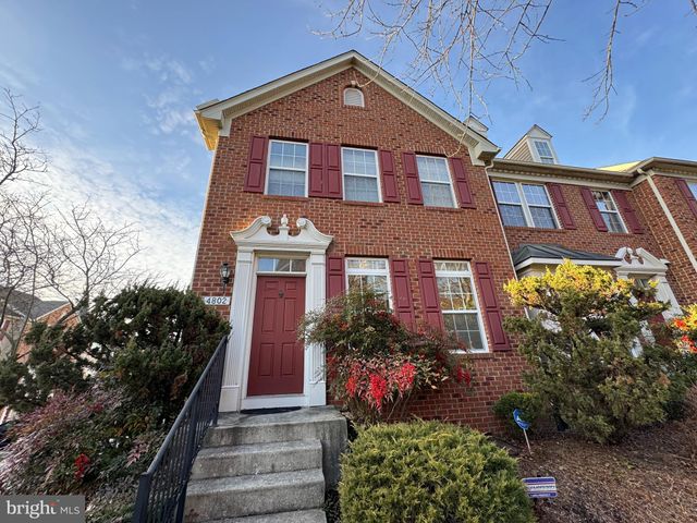 $525,000 | 4802 Portsmouth Road, Unit 25 | Dorsey Search