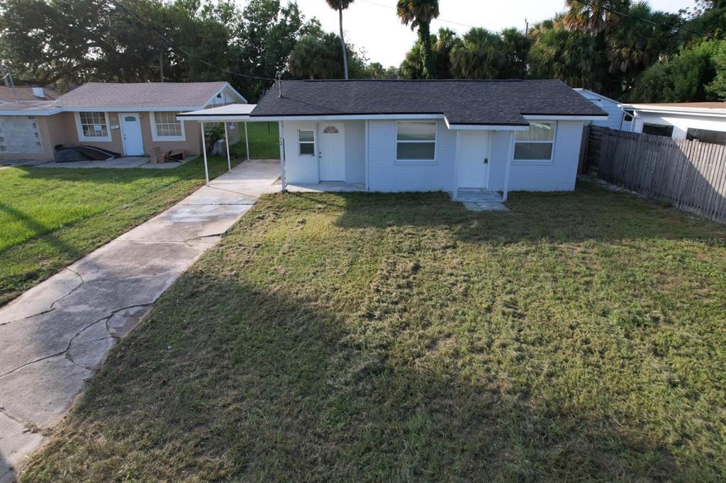 a view of a house with a yard