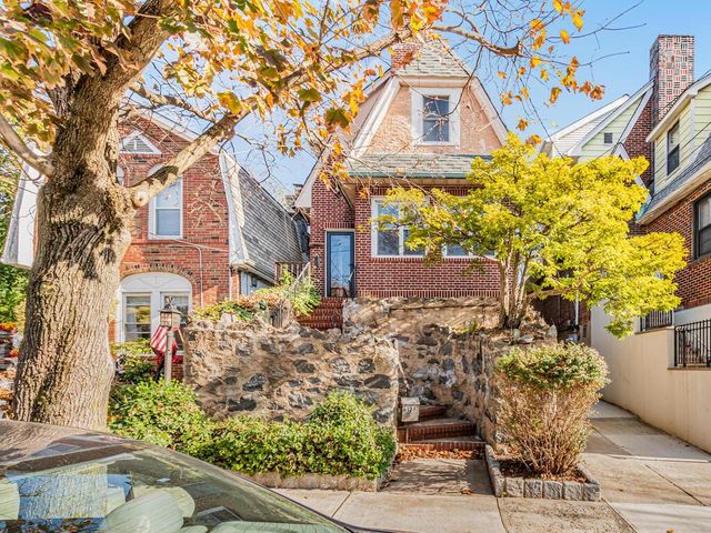 $885,000 | 6128 Spencer Avenue | North Riverdale