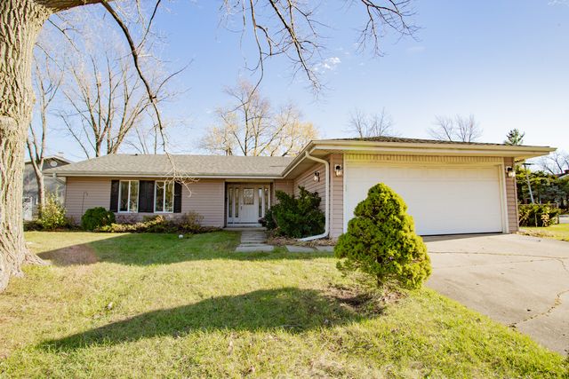 $379,500 | 1095 Hillcrest Boulevard | Hoffman Estates