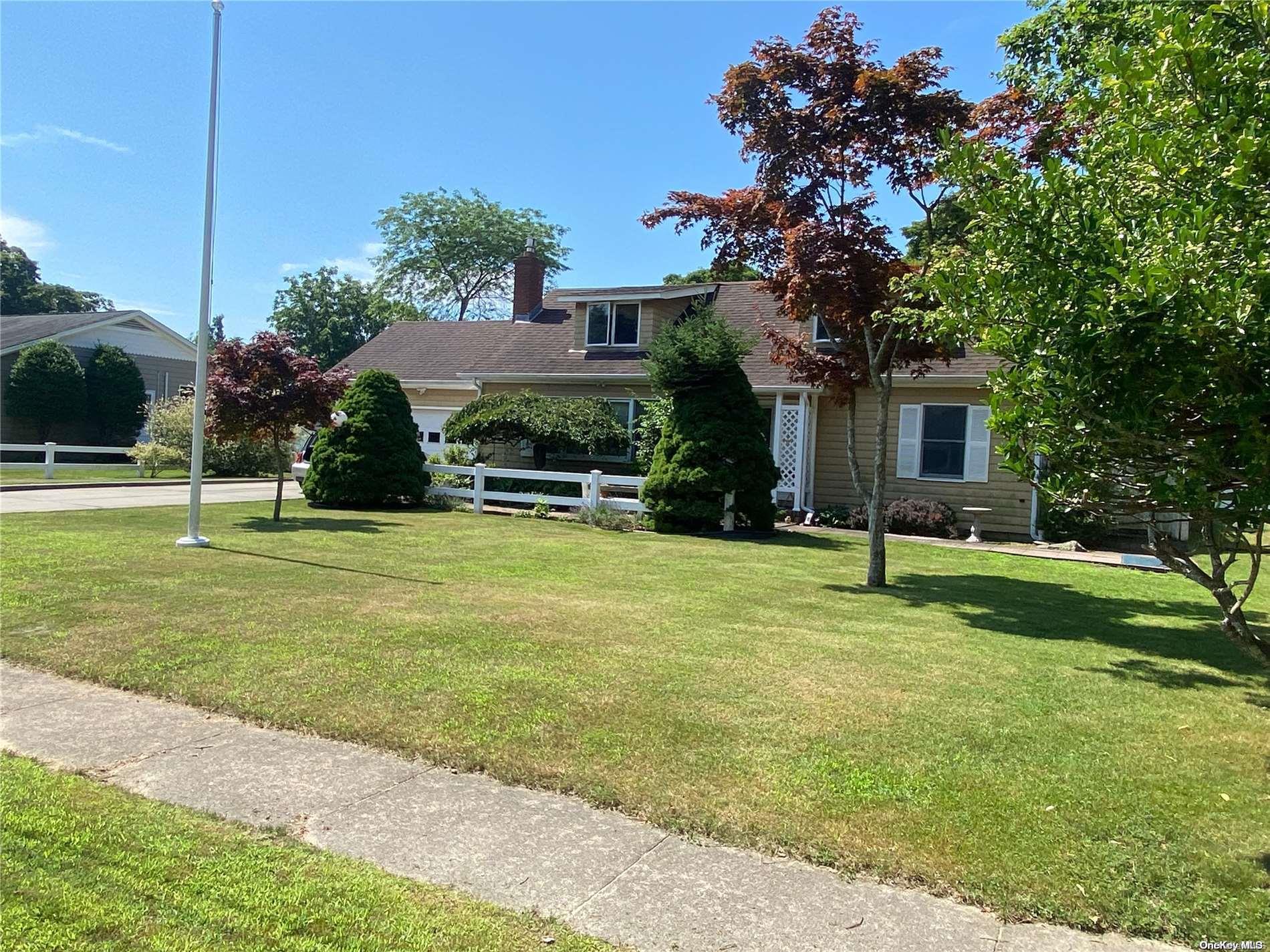 a view of a house with a backyard