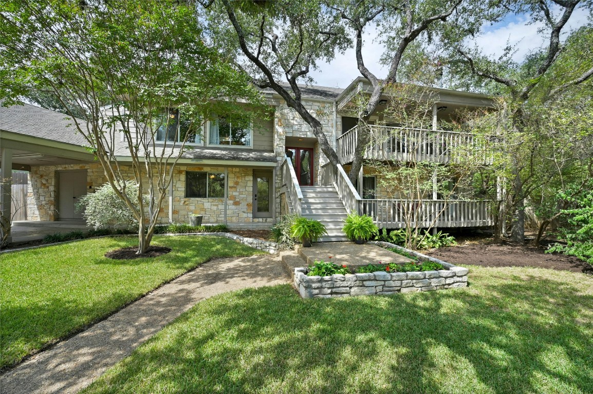 Modern treehouse in prime location in Eanes ISD