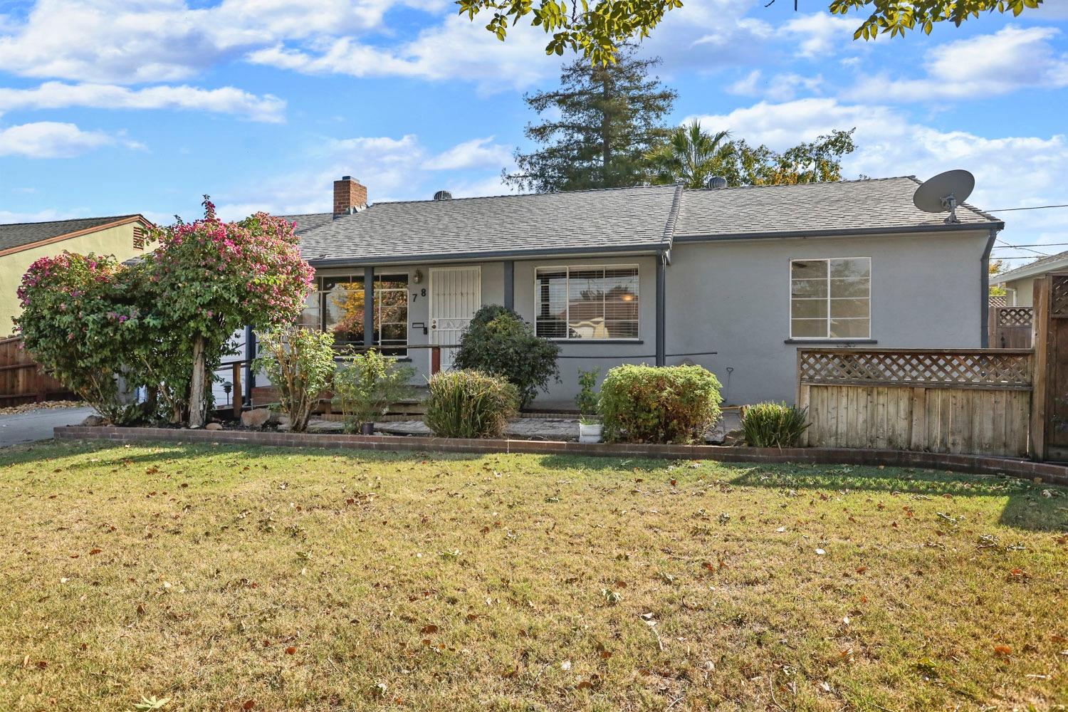 a view of a house with a yard