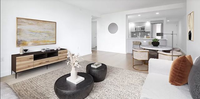 $3,501 | 15 Bridge Park Drive, Unit 12D | Brooklyn Heights